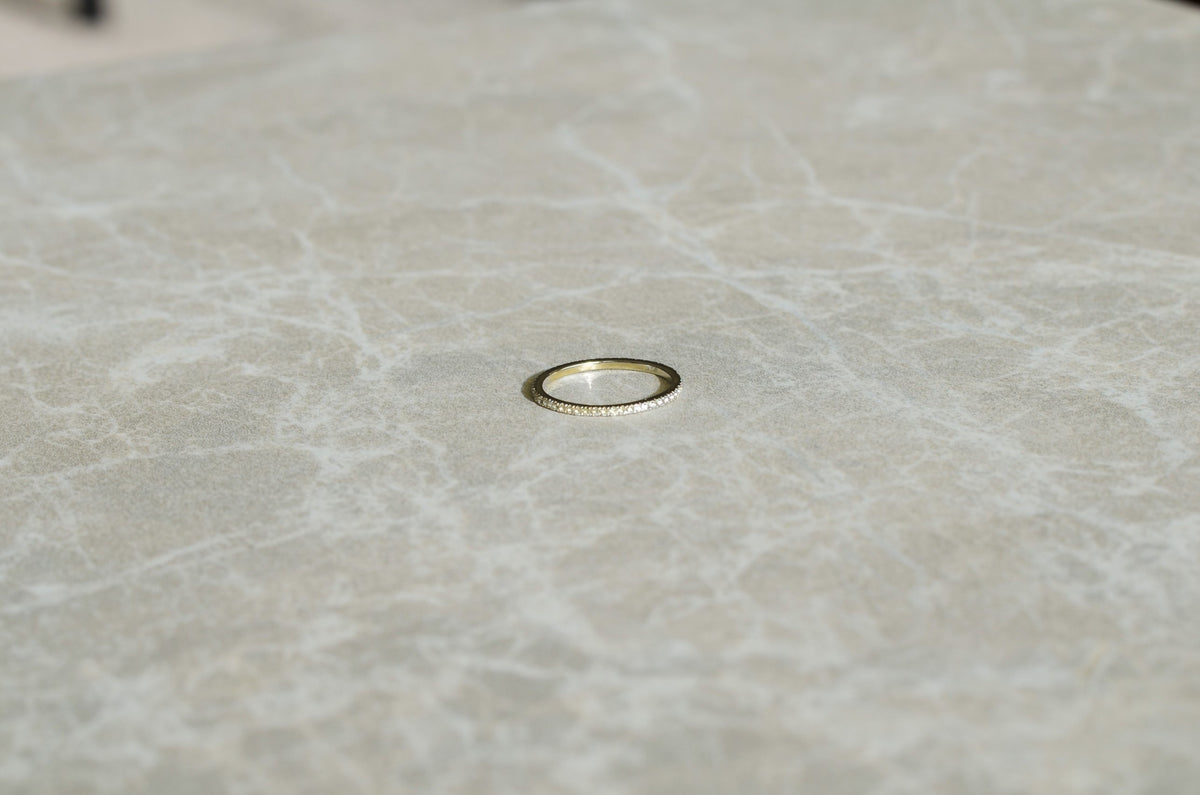 Petit Eternity ring – Hvid Topas