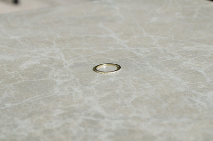 Petit Eternity ring – Hvid Topas