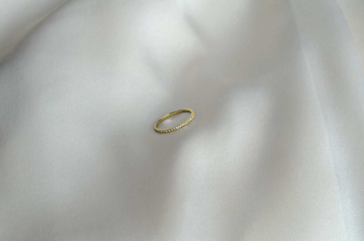 Petit Eternity ring – Hvid Topas