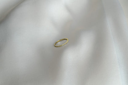 Petit Eternity ring – Hvid Topas