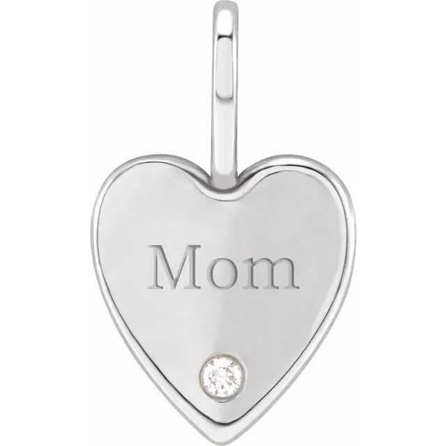Sølv hjertevedhæng med indgravering "MOM" og ,025 ct. naturlig diamant
