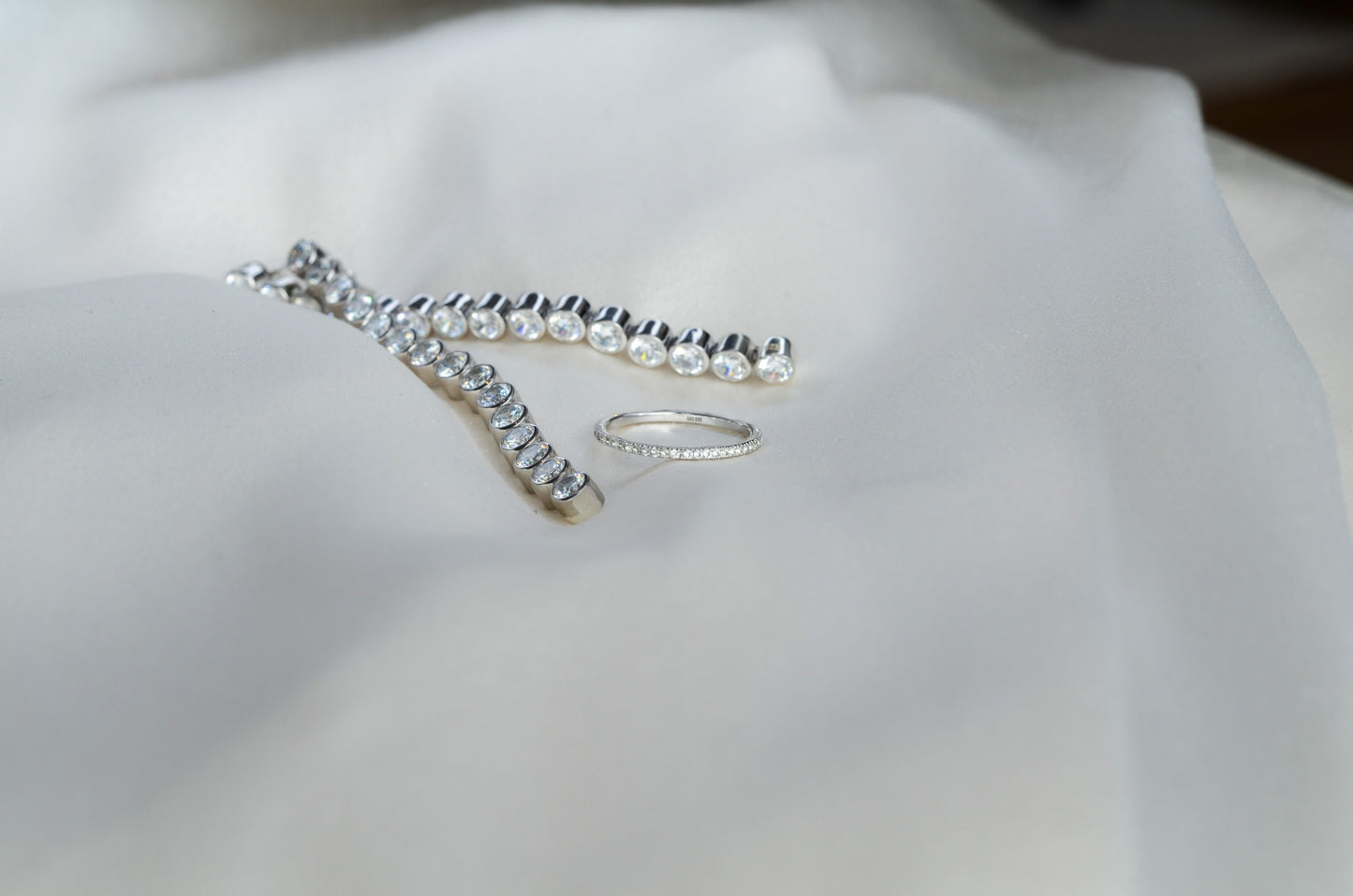 Petit Eternity ring