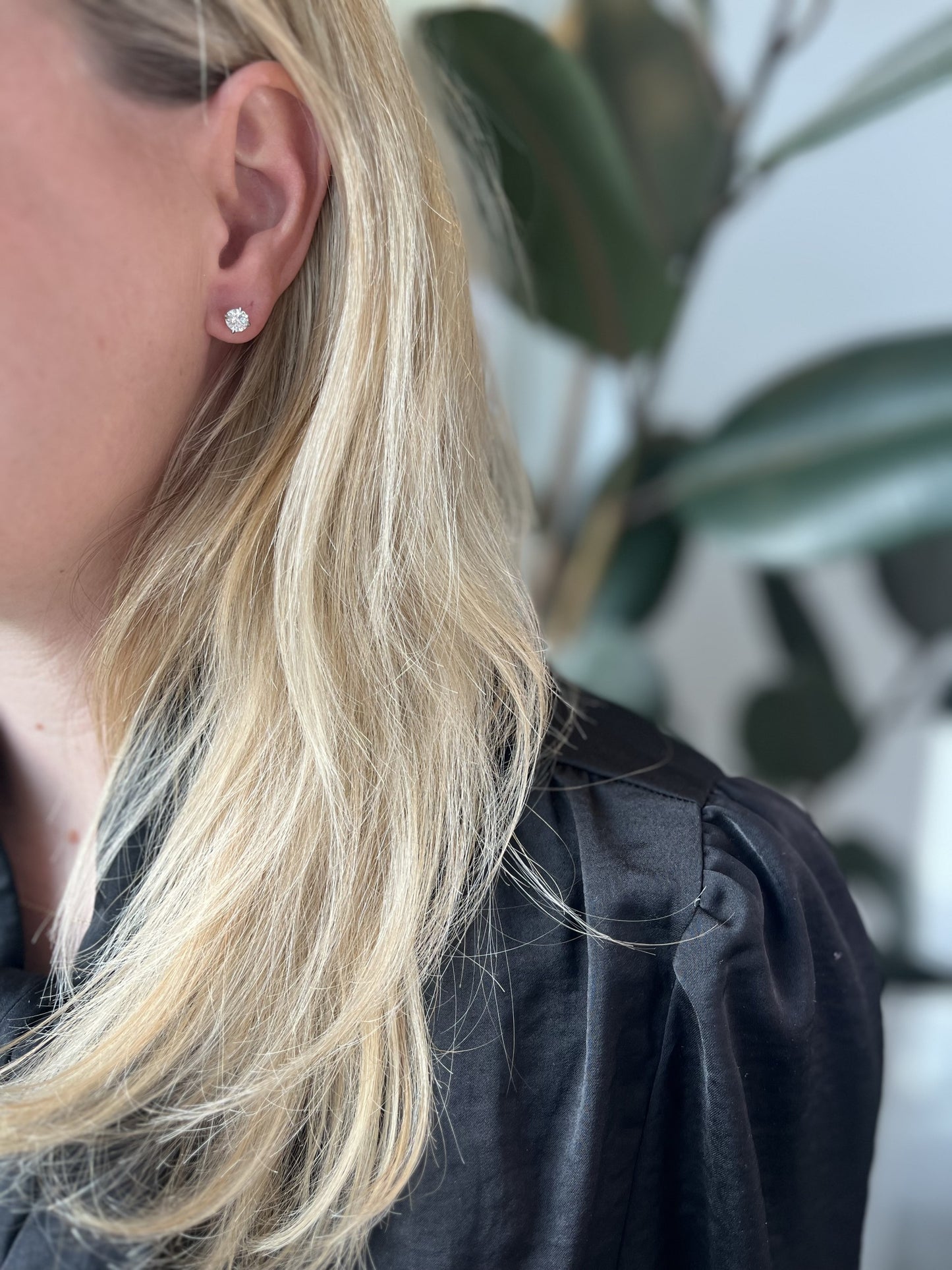 Klassisk solitaire ørering i 14kt guld med laboratoriedyrkede diamanter